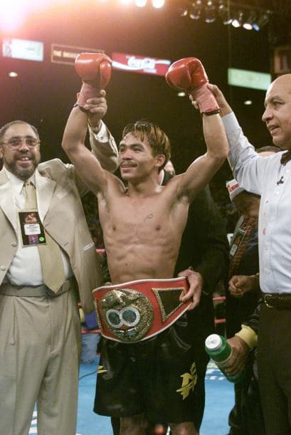 La pelea entre Pacquiao y Agapito Sánchez terminó en empate técnico. Un corte en la ceja de Pacquiao obligó a parar la pelea en el sexto e ir a las tarjetas. Pacquiao perdía en ampliamente en una de las tarjetas, ganaba en otra y otro juez daba un empate. A Agapito Sánchez le habían descontado dos puntos por golpes bajos.