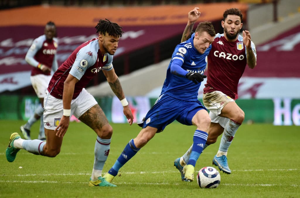 Aston Villa no logra contener al Leicester City con goles de James Maddison y Harvey Barnes, los Foxes continúan con el segundo lugar del torneo, aunque se quedan a 10 puntos del líder Manchester City.
