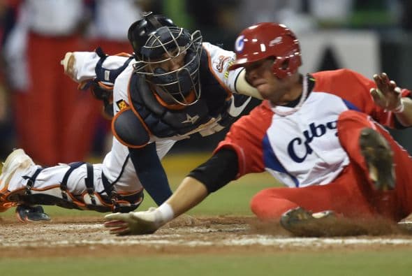 Díaz entonces fue relevado por Kendy Batista, quien con las bases llenas tras batazo de Despaigne, golpeó a La O y así Cuba tomó ventaja de 5-4, por lo que Richard Salazar reemplazó a Batista en el montículo.