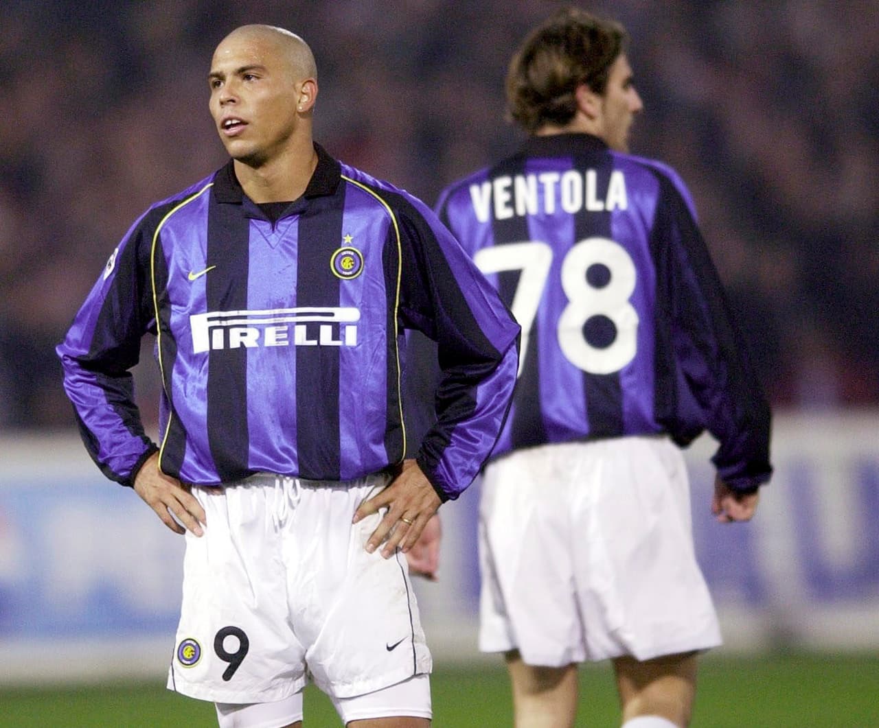 La relación entre Ronaldo Nazario, la dirigencia del Inter de Milán y Héctor Cúper no era la mejor antes del Mundial de Corea y Japón en el que el brasileño fue campeón y figura de su país. Por eso, al regreso, comunicó su deseo de no continuar y presionó para que aceptaran la oferta del Real Madrid a último momento.