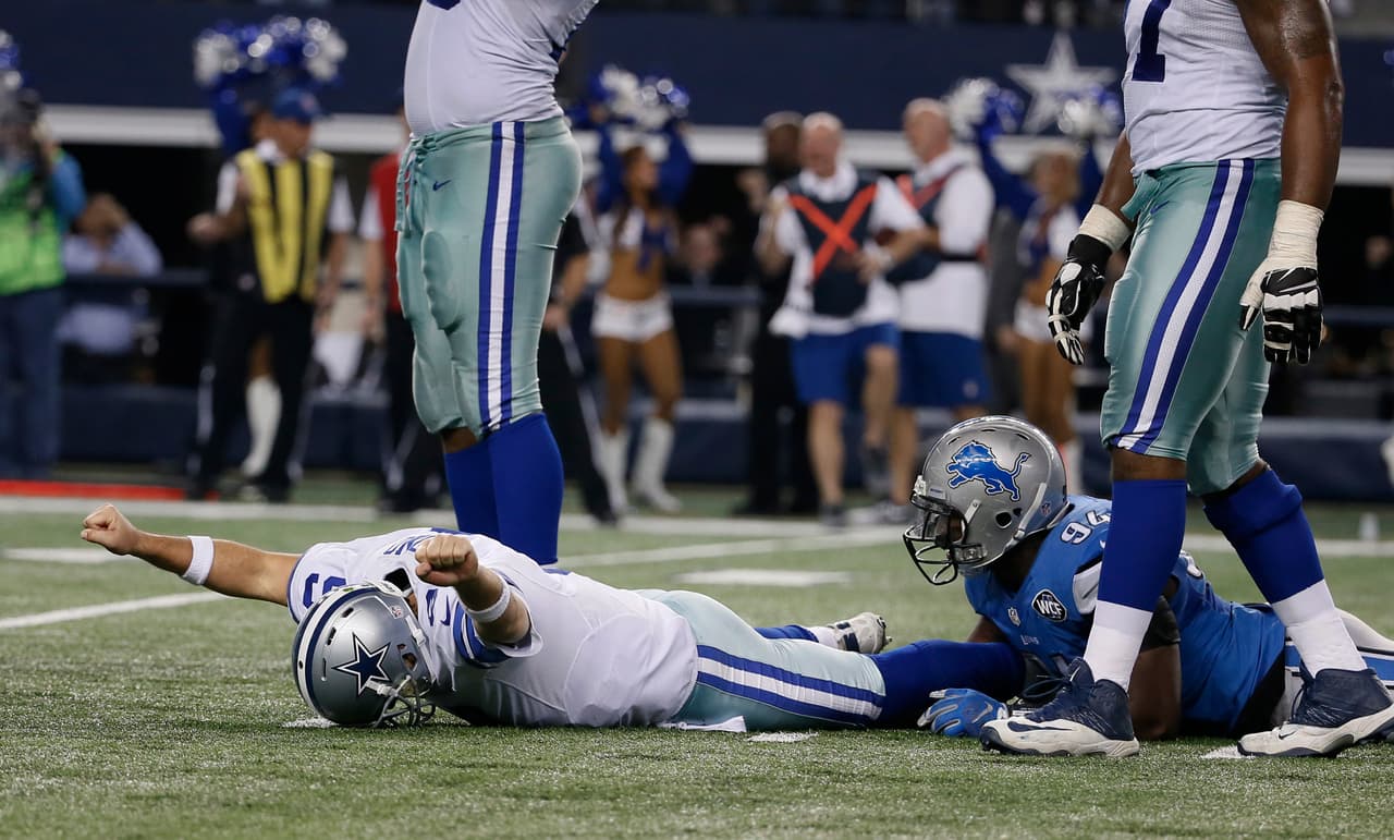 10.- Dallas Cowboys - 4 de enero del 2015 (24-20 vs. Detroit Lions) (Ronda de Comodines).- Un pañuelo de castigo por interferencia a favor de los Lions fue levantado con los que los Cowboys obtuvieron el balón en el cuarto periodo y consumaron un regreso de 14 puntos de desventaja con un pase de Tony Romo a Terrance Williams para un emocionante triunfo.