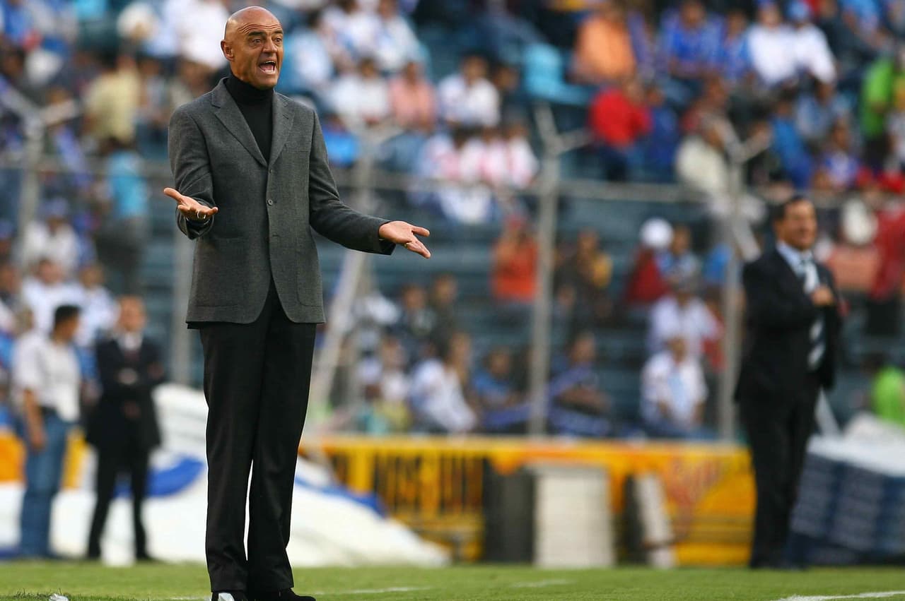 Y es que lleva tanto tiempo en la dirección técnica que incluso ha asumido el estilo (al menos de moda) de algunos entrenadores a nivel mundial.