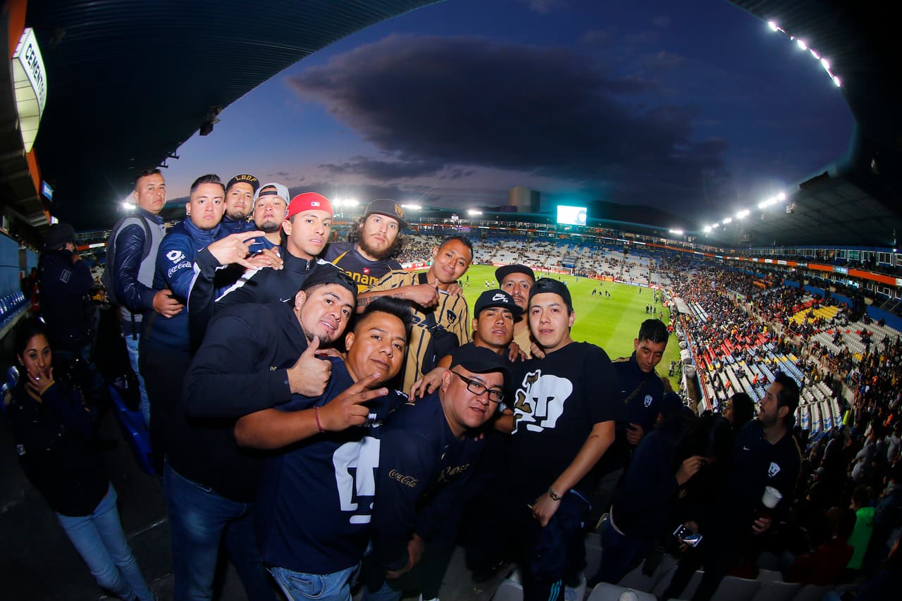 Gran presencia de fanáticos de Pumas en la visita al Estadio Hidalgo para enfrentar a Pachuca.