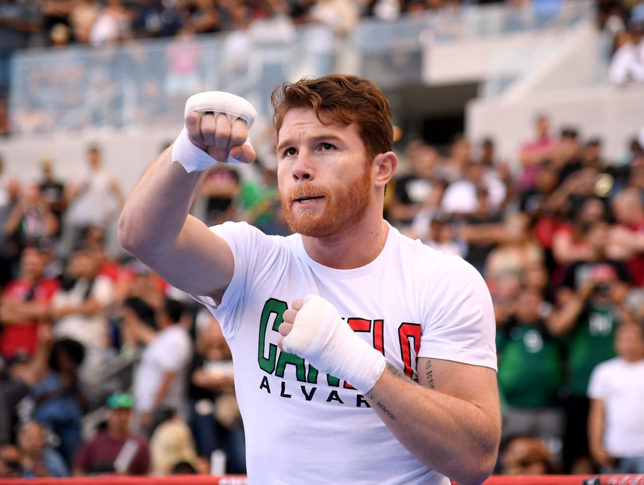 <b>3) La dura suspensión previo a la revancha con GGG</b>. El 18 de abril de 2018 la Comisión Atlética del Estadio de Nevada decidió suspender 6 meses a Canelo Álvarez impidiendo que su revancha, pactada para el 5 de mayo de ese año se postergara porque en la sangre de Álvarez se halló clembuterol, una sustancia prohibida. Esto abrió la puerta a calumnias y dichos de Gennady Golovkin que calentaron la revancha más de la cuenta.