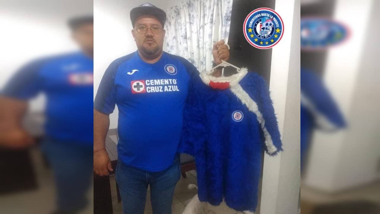 Tanto que tuvo la gran idea de comercializarlo. Así es, ya están a la venta las camisetas de la 'peluchemanía' que vive el Cruz Azul.