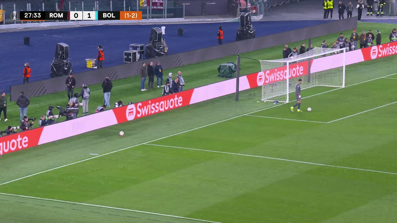 ¡TIRO ATAJADO! disparo por Federico Bernardeschi.