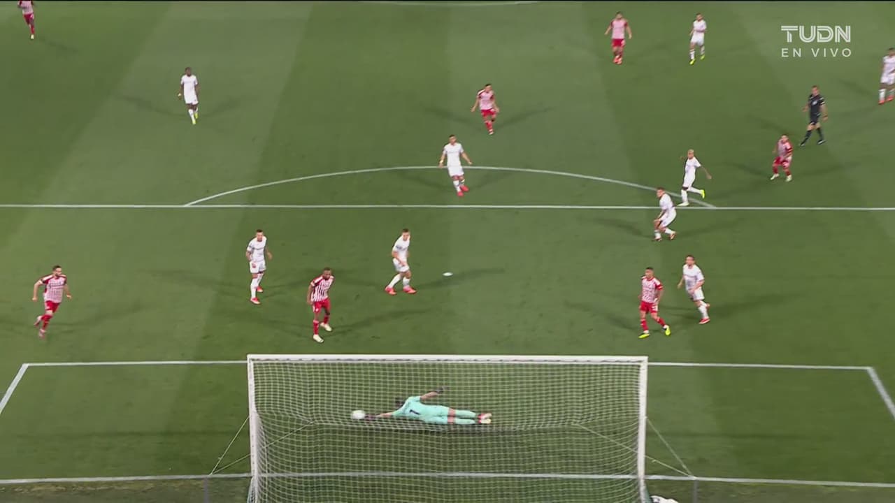 Cañonazo de Podence y Terracciano se luce a una mano