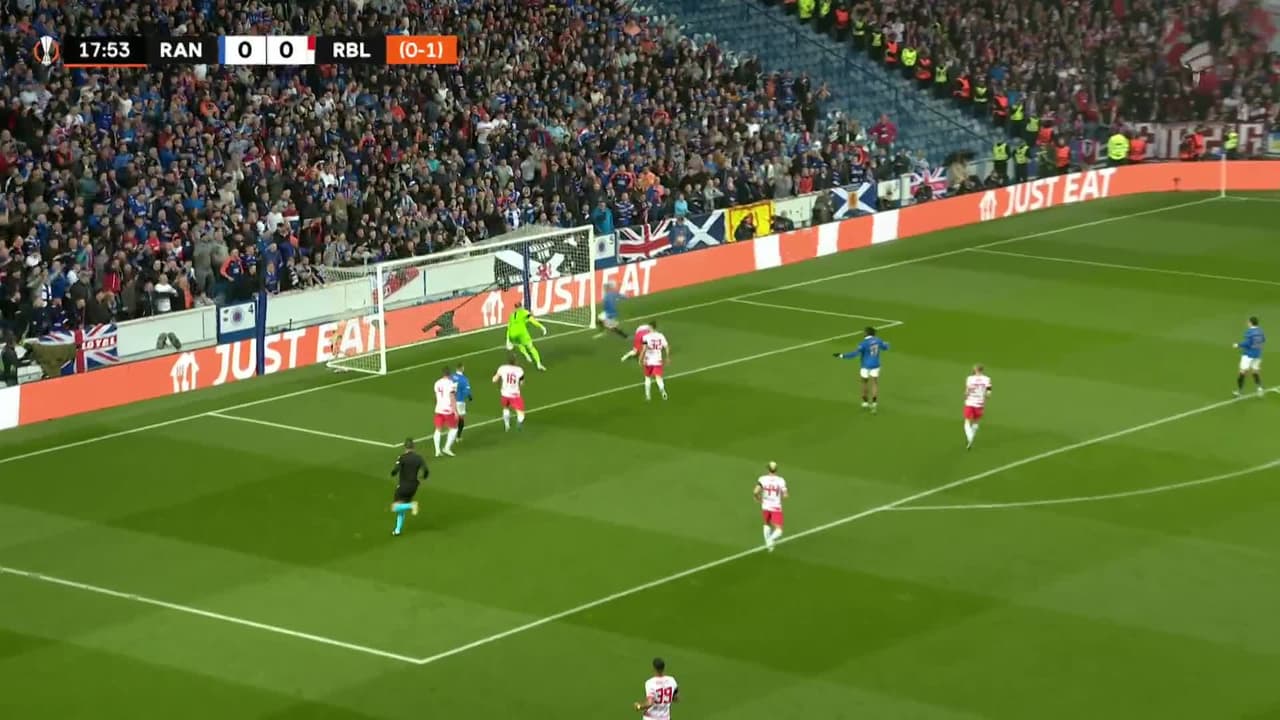 ¡GOL!  anota para Rangers. James Tavernier