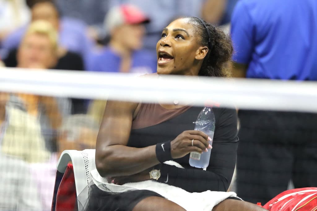Serena Williams no le dio la mano al final del partido al juez de silla Carlos Ramos.