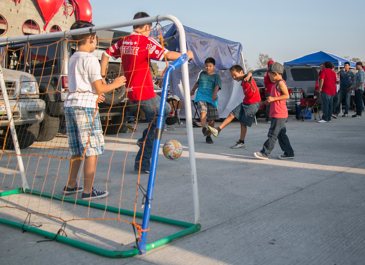 El colorido de la afición en la Jornada 6