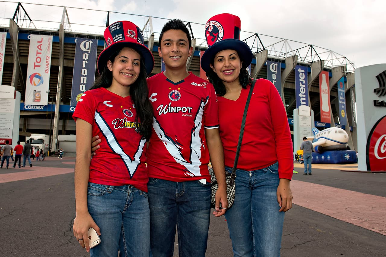 El colorido de la afición en la Jornada 6