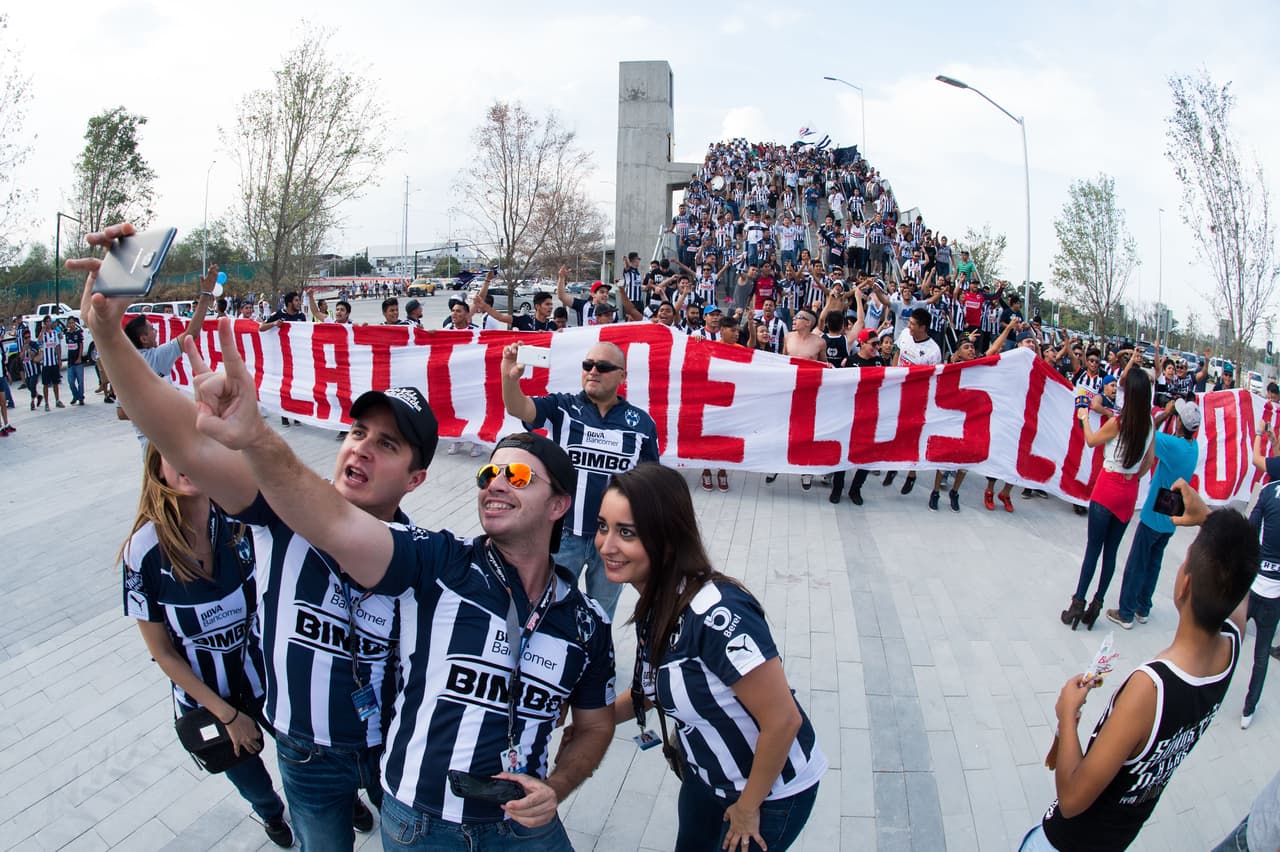 El colorido de la afición en la Jornada 6