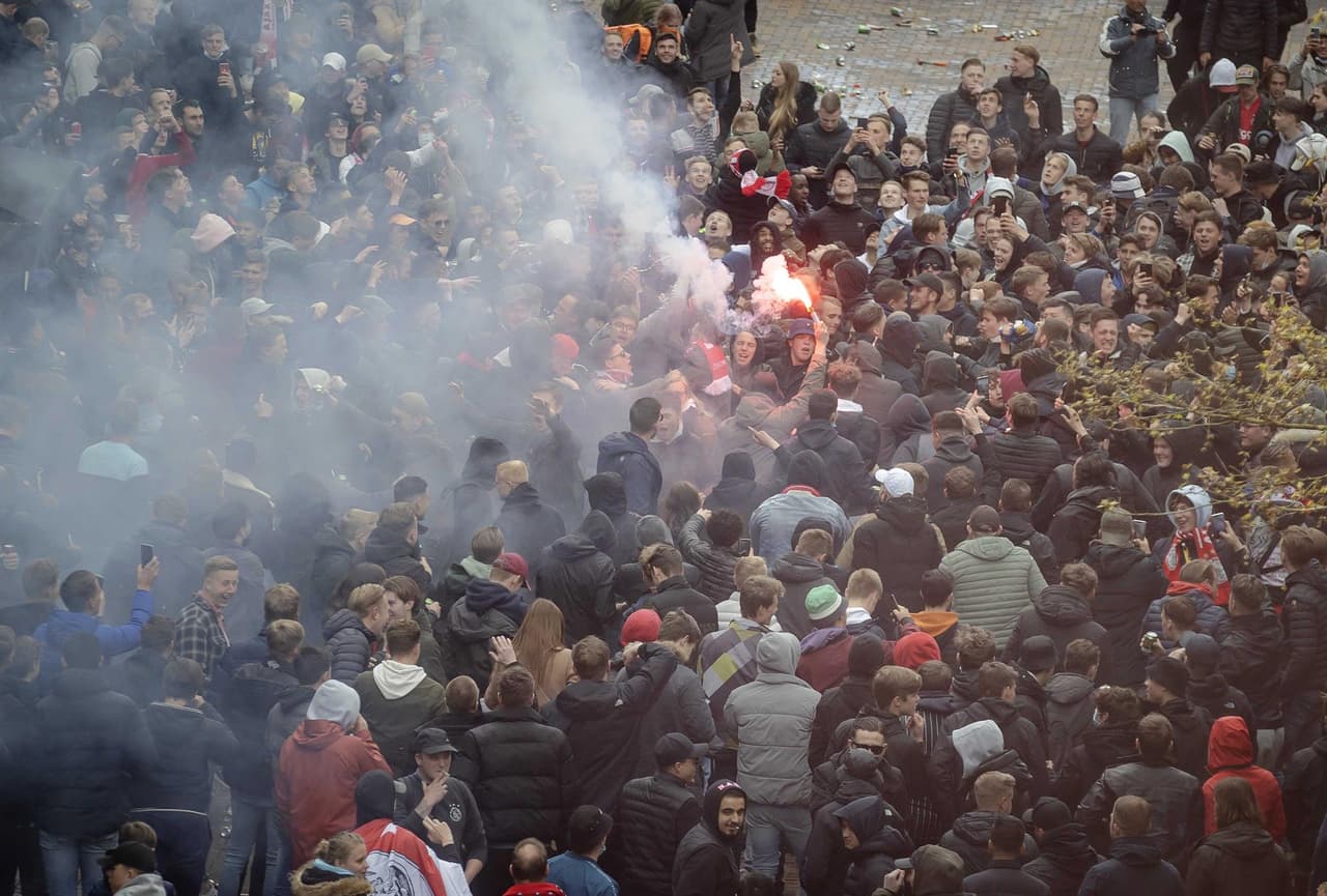 Ajax suma 35 trofeos en su totalidad, 11 más que el PSV.