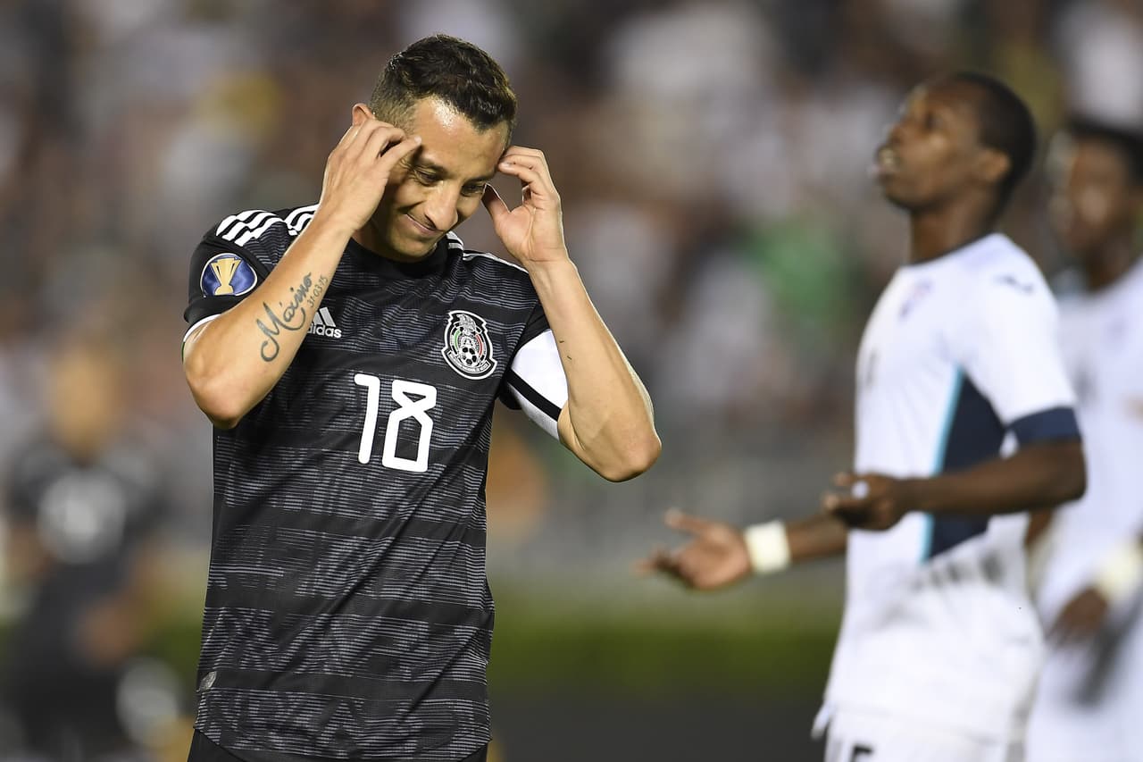 Guardado estuvo cerca de incrementar su marca goleadora en la historia de Copa Oro luego de un disparo lejano que se fue desviado.