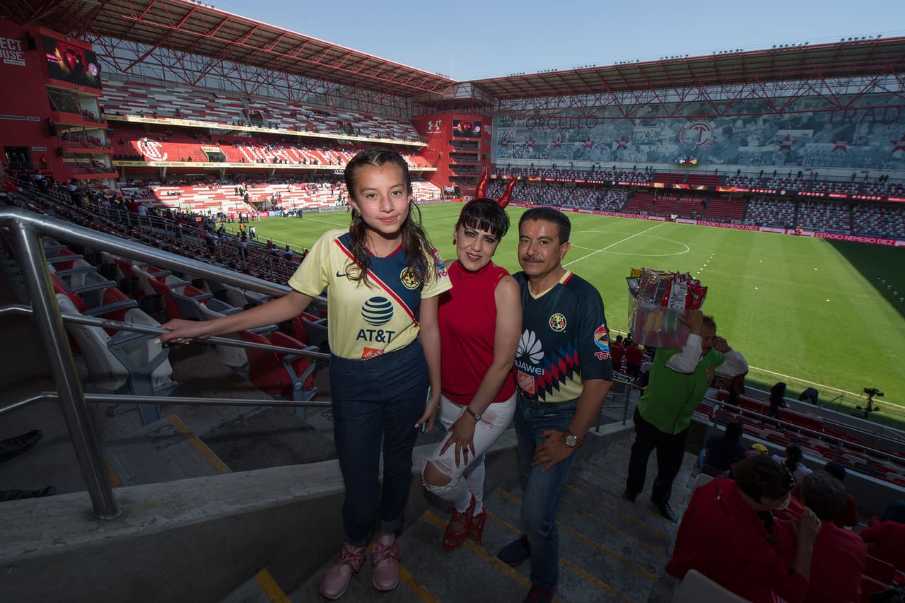 La alegría y el color de los hinchas de Toluca y América se tomaron el estadio Nemesio Diez en medio de la fiesta de la Jornada 15 del Clausura 2019 en la Liga MX, en medio de la celebración del Mes del Niño.