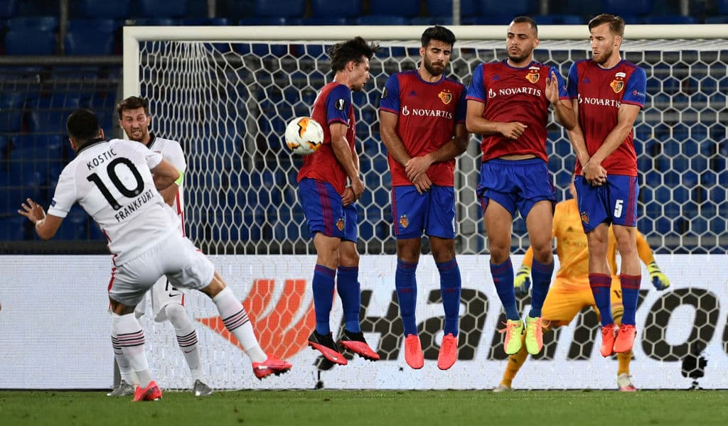 Tuvieron que pasar casi 60’ de juego para que Frankfurt apretara y generara oportunidades importantes de gol.
