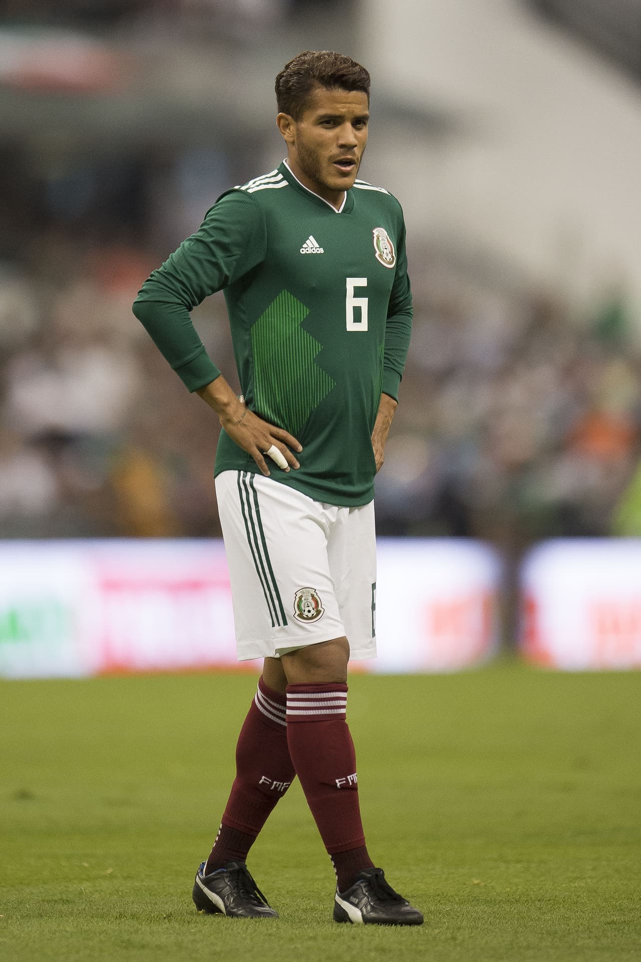 El 28 de junio de 2011 junto con otros 7 jugadores, Jonathan fue suspendido durante 6 meses para cualquier convocatoria de la selección nacional gracias a una indisciplina en la concentración en Quito.