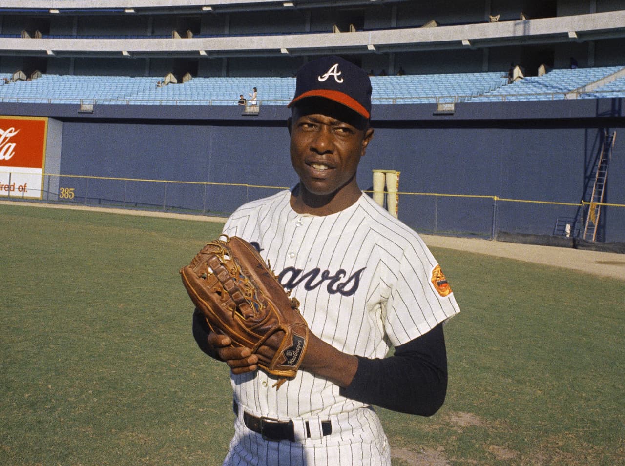 <b>Hank Aaron, LF, Bravos </b>– Con apenas 20 años, Hank Aaron salió a batear en la quinta posición. No fue el día de Aaron ya que aunque logró darle a la pelota este falló en muchas ocasiones, incluyendo en su oportunidad donde no logró impulsar la carrera del empate en la octava entrada.