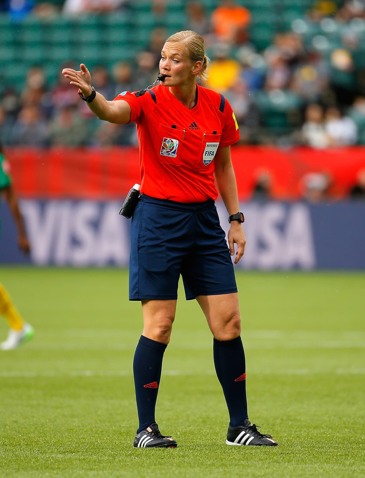 Bibiana Steinhaus, pionera en arbitrar en una de las mejores ligas del mundo: la Bundesliga.