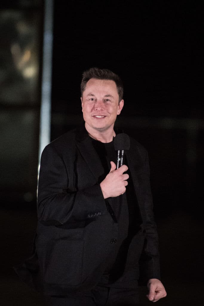 Shin Seiki Evangelion (1995) - En el año 1999, en la Antártida, ocurrió un cataclismo llamado "El Segundo Impacto", como resultado de un incidente ocasionado por unos seres conocidos como "Ángeles". Gran parte de la Tierra quedó devastada por el fenómeno, y la mitad de la población sucumbió en la catástrofe, aunque ahora la humanidad gradualmente se va recuperando.
<br>