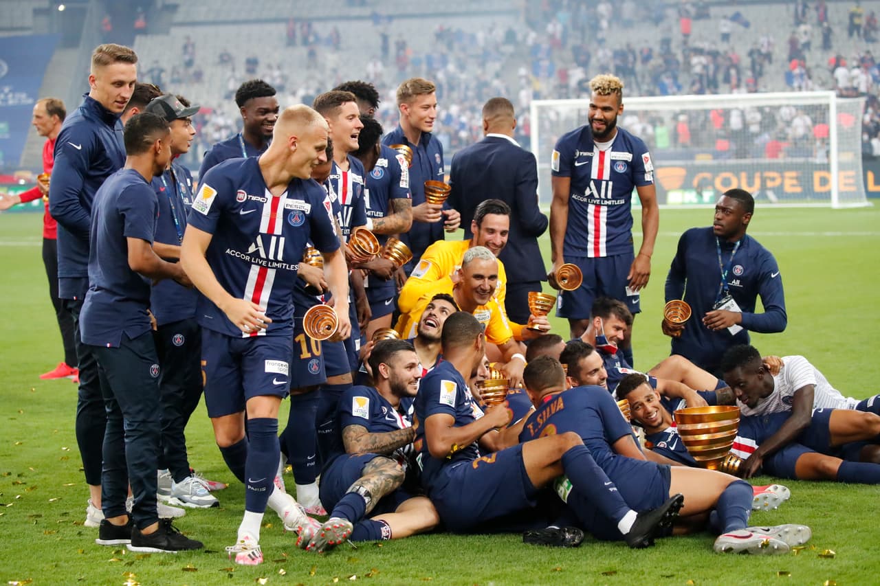 Así festejaron Neymar, Mbappé y el PSG su triple corona | Tras conseguir la Copa de la Liga de Francia los festejos no se hicieron esperar.