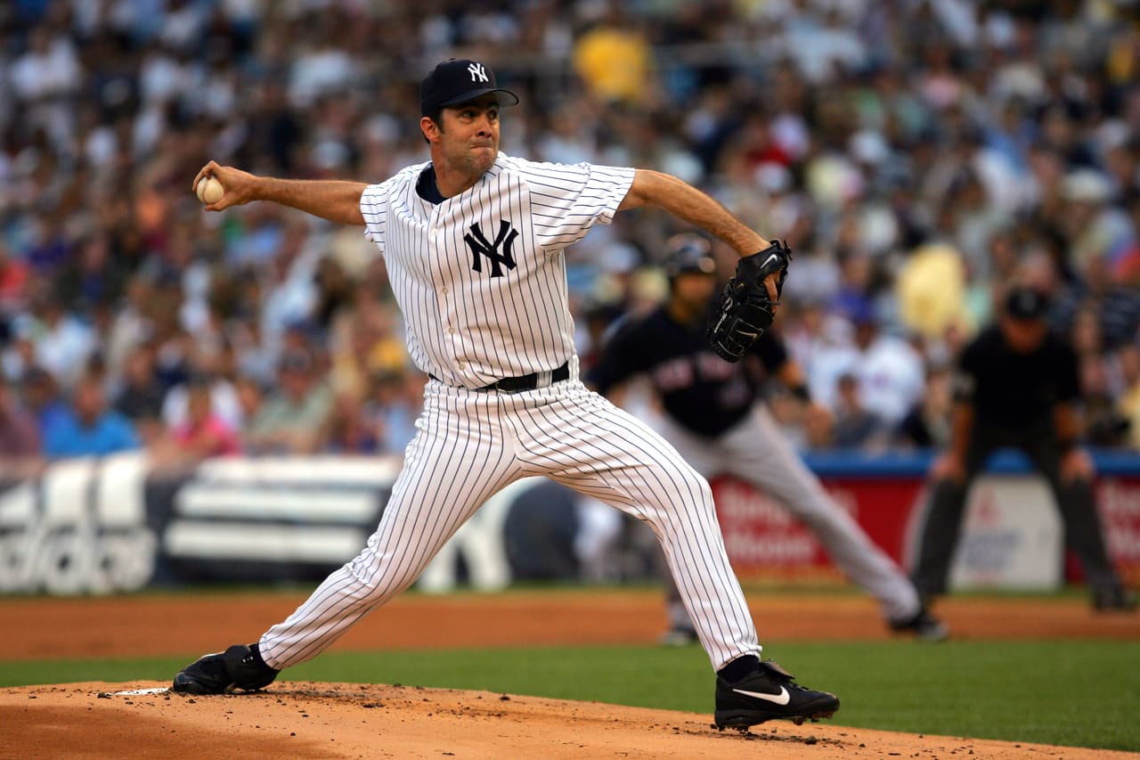 Mike Mussina. Jugó 18 en las Mayores, 10 con los Yanquis de Nueva York y ocho con los Orioles de Baltimore. Ganó siete guantes de oro, jugó en cinco All Star Games. Su récord 270-153 (3.68 ERA).