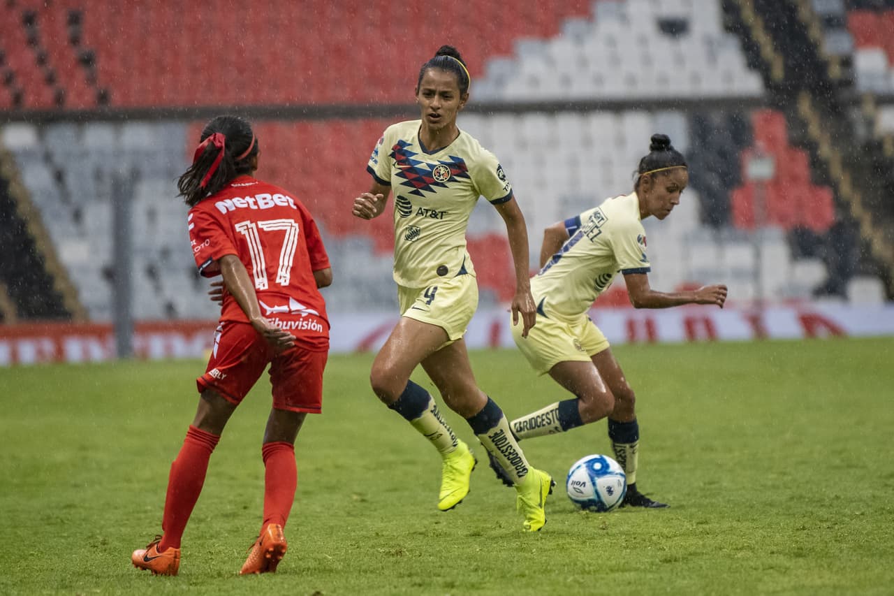 Ana Lozada lució bien en zona defensiva