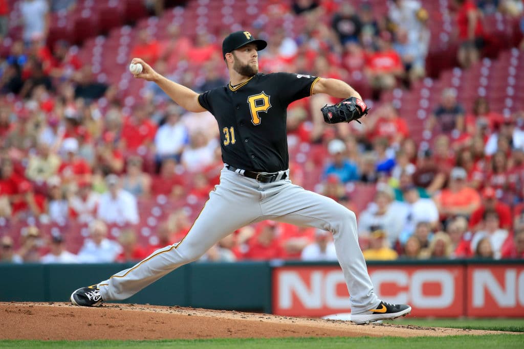 Un Jordan Lyles (5-2), quien dejó el juego al terminar el capítulo con molestias en la pantorrilla izquierda.