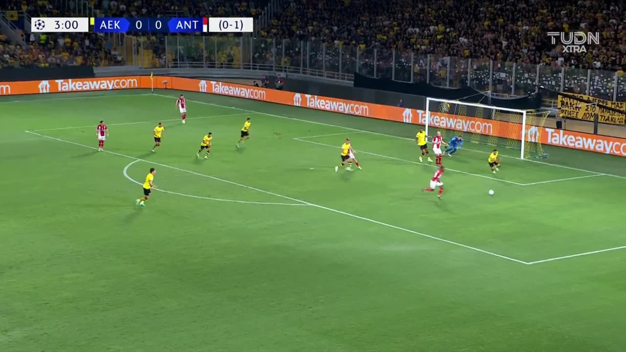 ¡TIRO ATAJADO! disparo por Arbnor Muja.