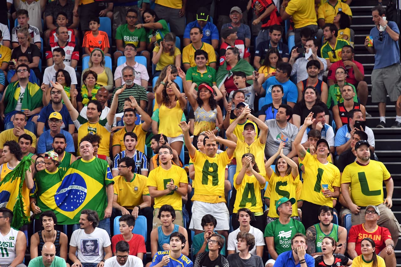 ¿Qué es Rasil? ¡Ah es Brasil! Amigos por favor levanta las manos como todos para evitar confusiones.