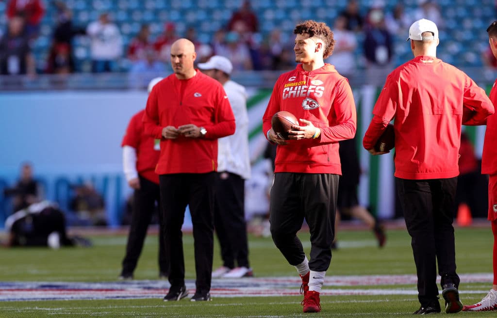 Todo listo para el Super Bowl LIV entre los Kansas City Chiefs y los San Francisco 49ers, los jugadores ya salieron a calentar previo a enfrentarse.