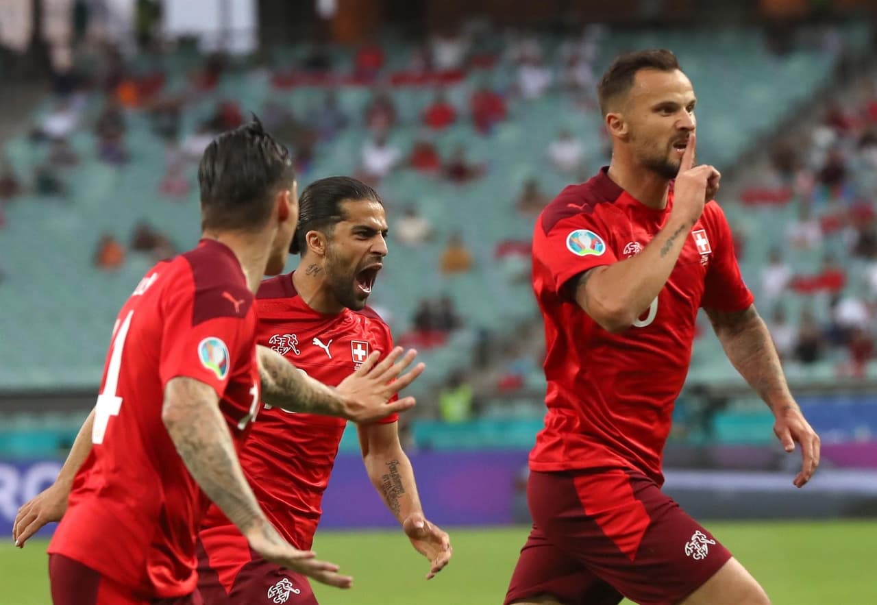 Suiza golea a Turquía 3-2 y, con este resultado, es tercero en el Grupo A en la Euro 2020. Con doblete de Xherdan Shaquiri y gol de Haris Seferovic, los suizos consiguen la victoria y esperan combinaciones para su clasificación a la siguiente ronda.
