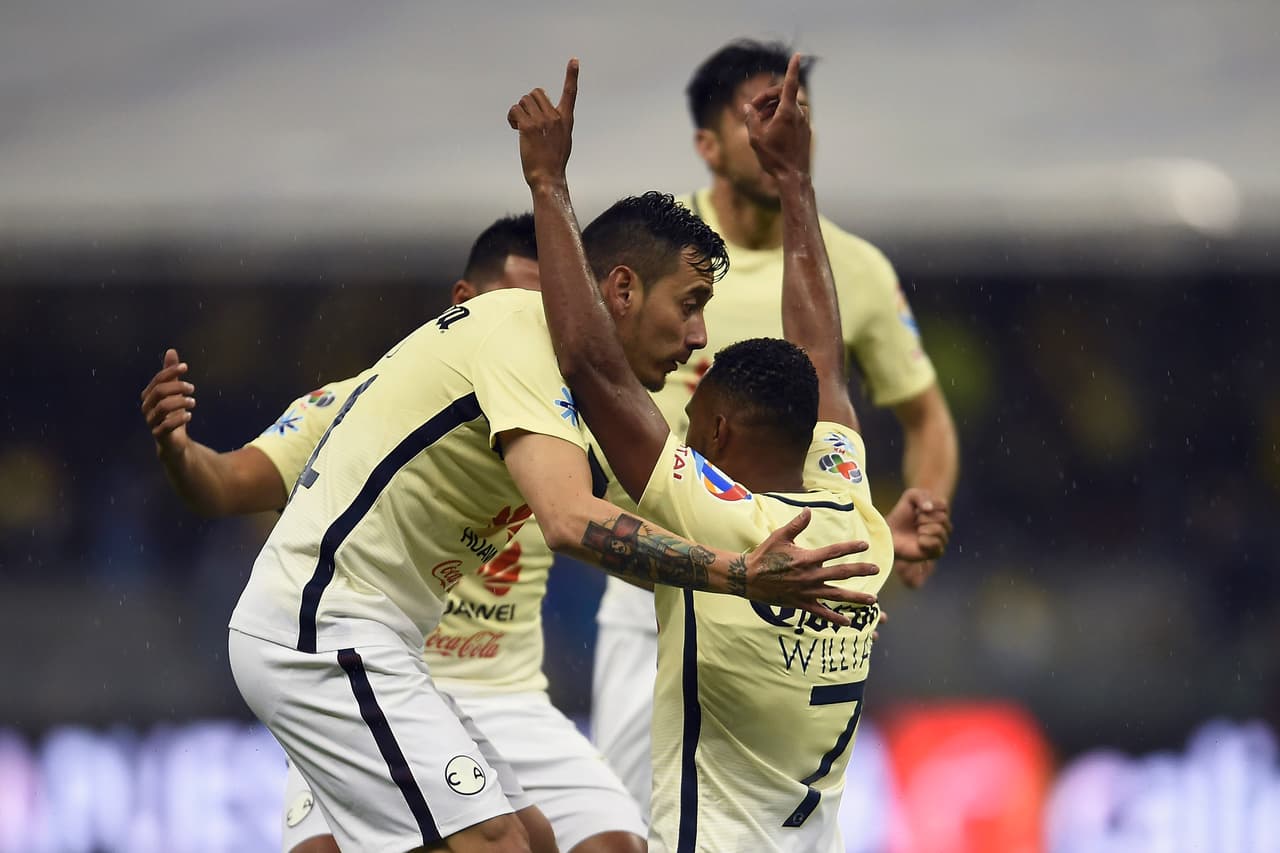 Fueron cinco minutos relampagueantes de fútbol en el Estadio Azteca y con ellos le bastó al América para imponerse a los Pumas en un juego de ir y venir constante con llegadas a ambas porterías.