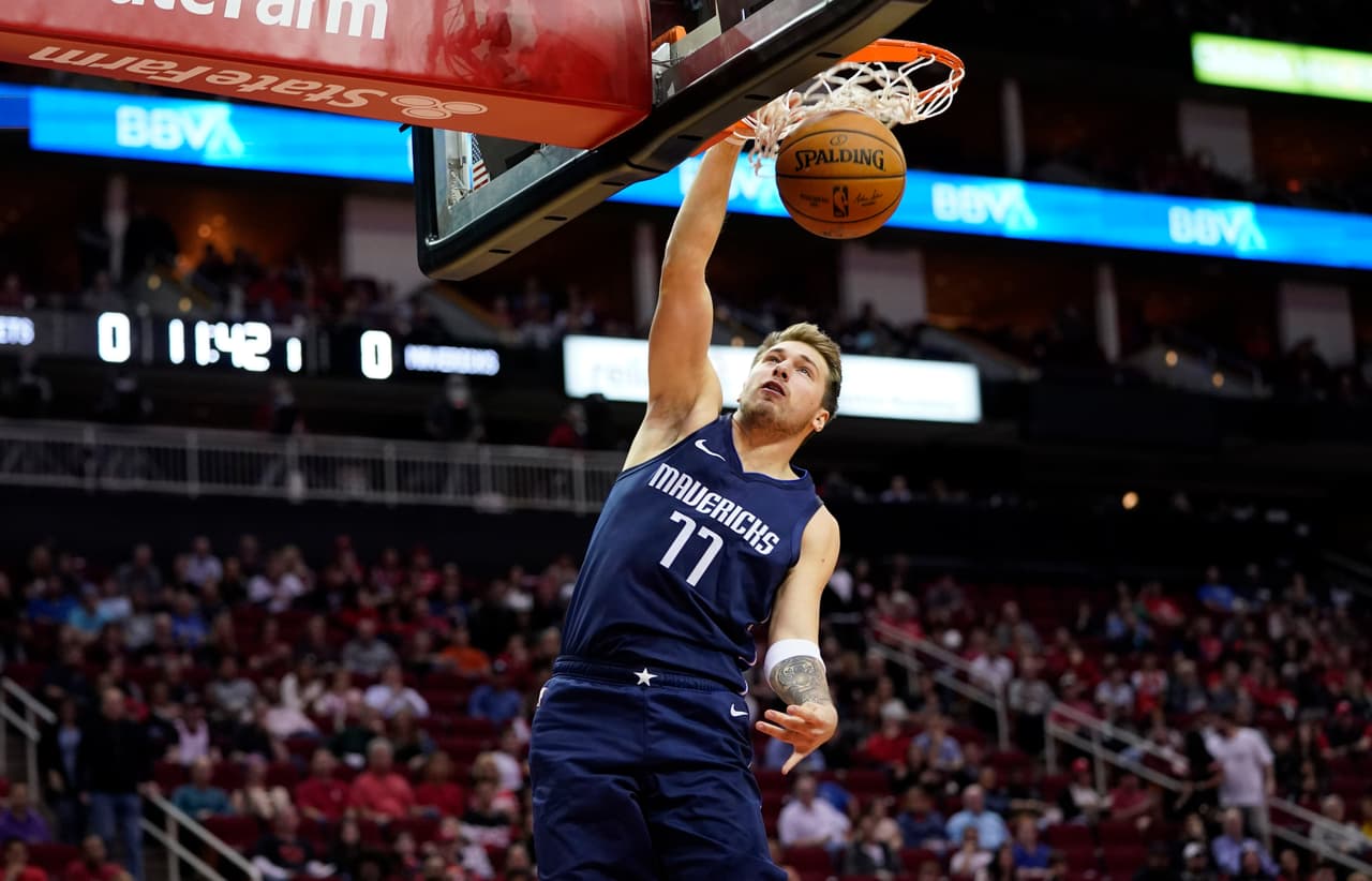 Luka Doncic hace pedazos a los Rockets en triunfo de los Mavericks