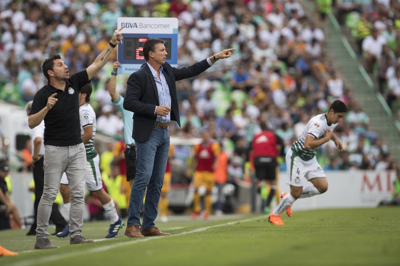 Con saludo entre Cufré y Siboldi inicia Cruz Azul contra Atlas
