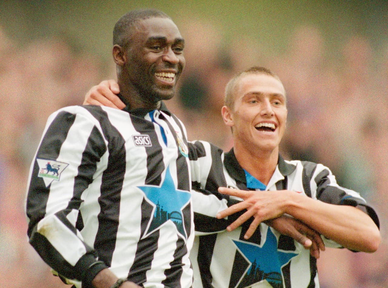 Newcastle United (1994/95) - comandados por Andy Cole y Lee Clark, dirigidos por el histórico Kevin Keegan, las Urracas derrotaron al Leicester City, Coventry City, Southampton, West Ham United, Chelsea y Arsenal –sí, su racha duró seis juegos–. Sin embargo, terminaron la Liga en el quinto lugar con 72 puntos.