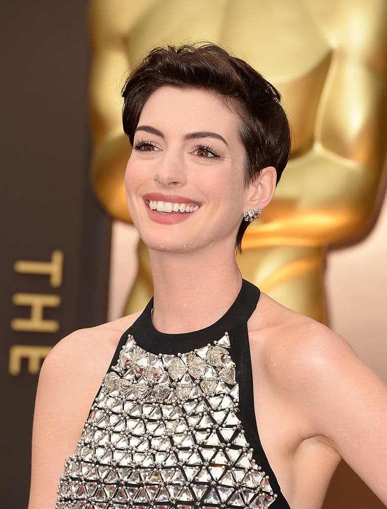 The Dark Knight Rises (2012) - Hace ocho años que Batman desapareció, dejando de ser un héroe para convertirse en un fugitivo. Al asumir la culpa por la muerte del fiscal del distrito Harvey Dent, el Caballero Oscuro decidió sacrificarlo todo por lo que consideraba, al igual que el Comisario Gordon, un bien mayor.
<br>