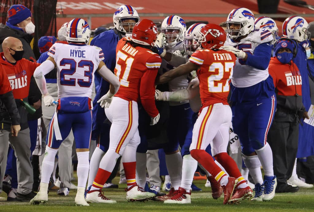 Patrick Mahomes tiene un partido sin errores Kansas City vence 24-38 en casa fente a los Buffalo Bills.