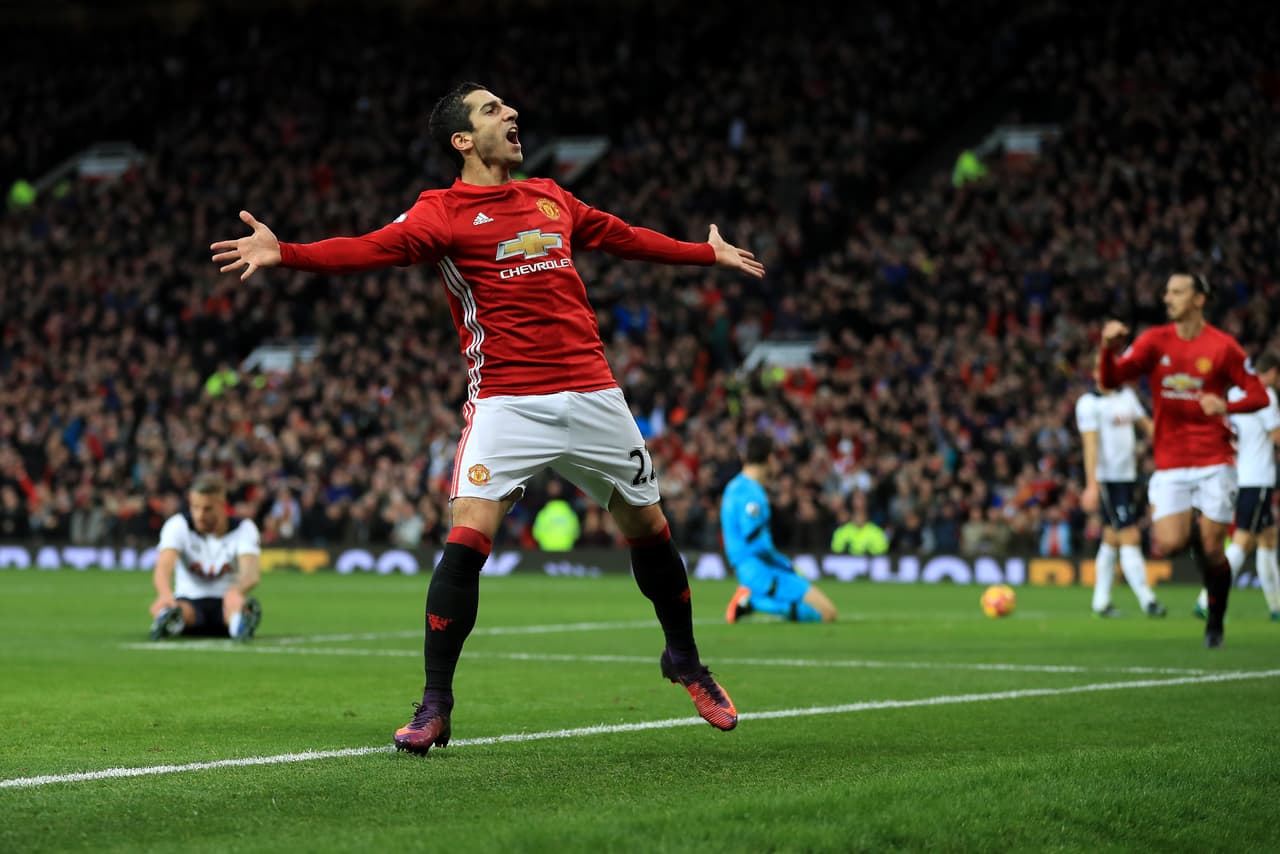 Henrikh Mkhitaryan marcó y el Manchester United regresó a la victoria en la Premier