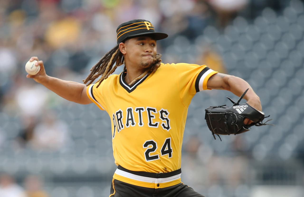 El encargado de abrir el juego por los Pittsburgh Pirates fue Chris Archer (1-0), quien se paró en el cerrito por especio de seis entradas completas, le dieron cinco hits, le hicieron tres carreras, concedió dos bases por bolas y ponchó a siete para acreditarse su primera victoria de 2019 con su nuevo equipo, pues viene de los Tampa Bay Rays.