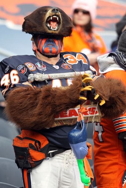Los fans apoyando a su equipo en el Soldier Field, casa de los Bears.