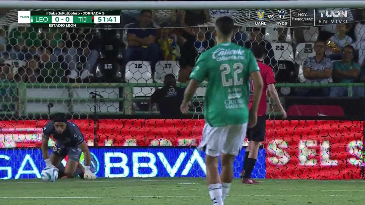 ¡TIRO ATAJADO! disparo por Sebastián Santos.