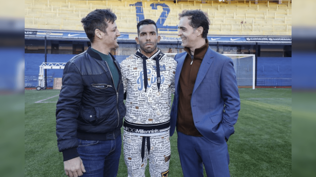 El Apache les motró los diferentes secretos de La Bombonera, estadio de Boca Juniors, además les indicó que es un seguidor de la serie. "La última vez que lo vi, estaba muerto", dijo sobre Berlín.