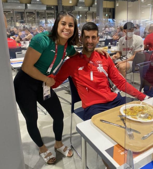 Mexicana Ferrer presume encuentro con el tenista Novak Djokovic