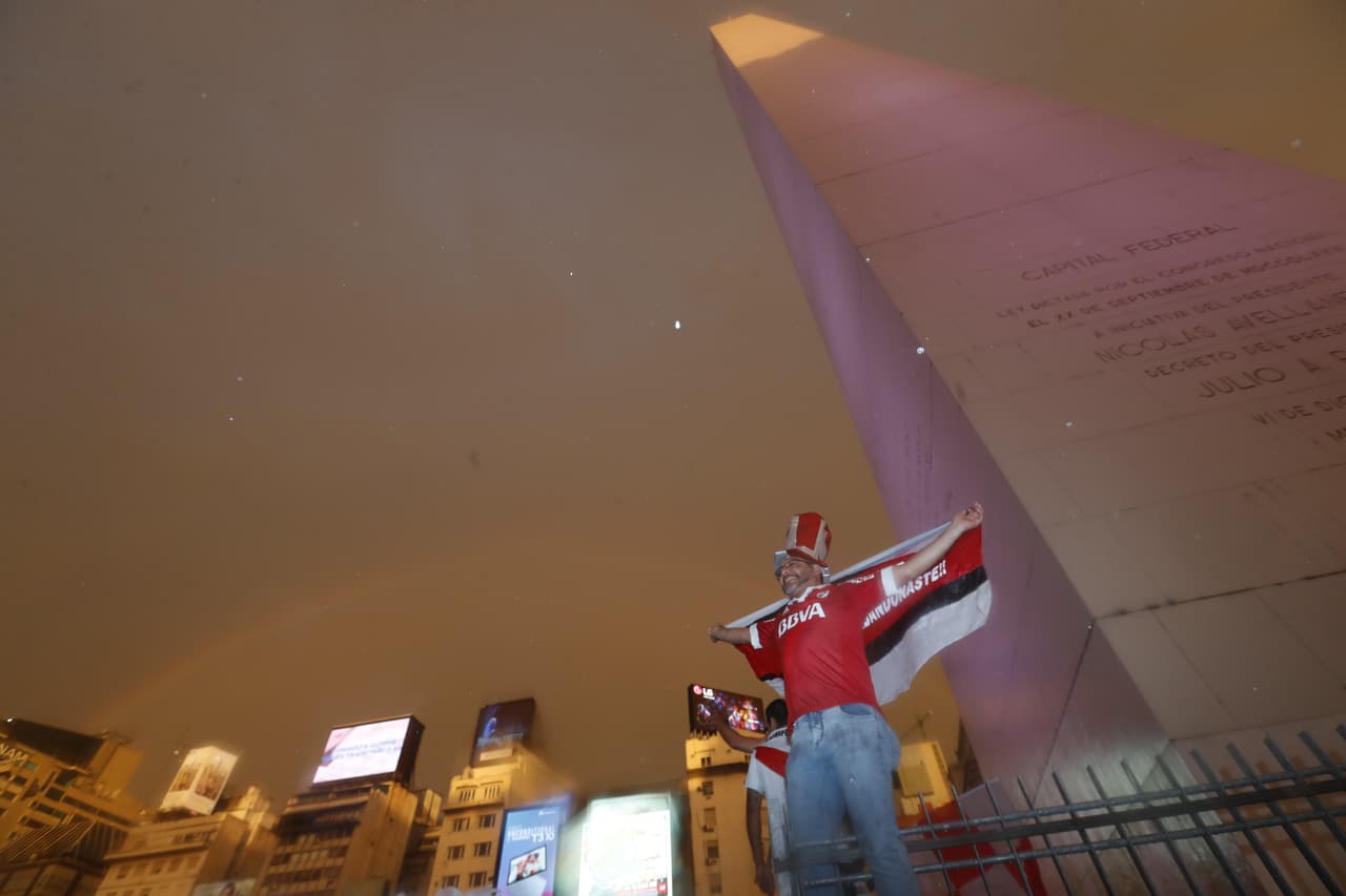 En el tradicional Obelisco de Buenos Aires se dieron cita los fanáticos de River Plate para celebrar la conquista de la Copa Libertadores 2018.