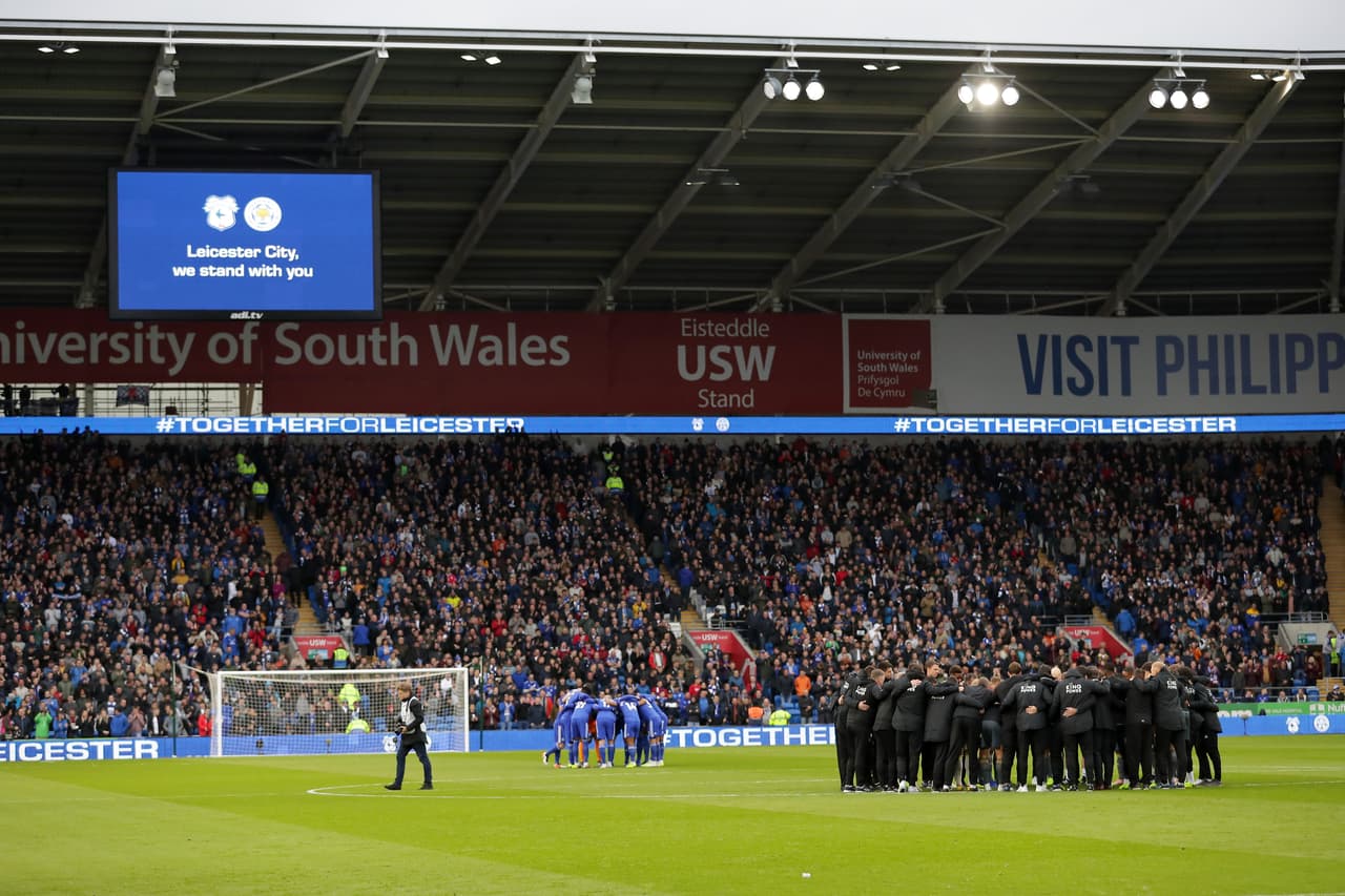 Después, todos los presentes se unieron en un abrazo para la última arenga antes de iniciar el partido.