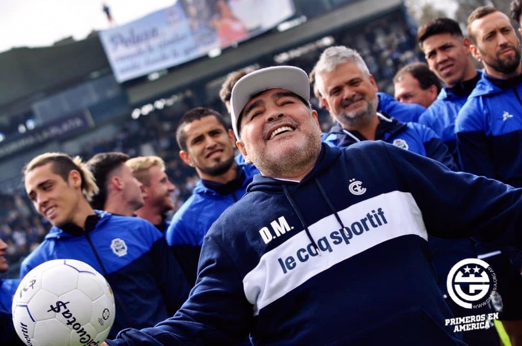 Maradona durante su presentación con Gimnasia: "No soy un mago, hay que trabajar"
