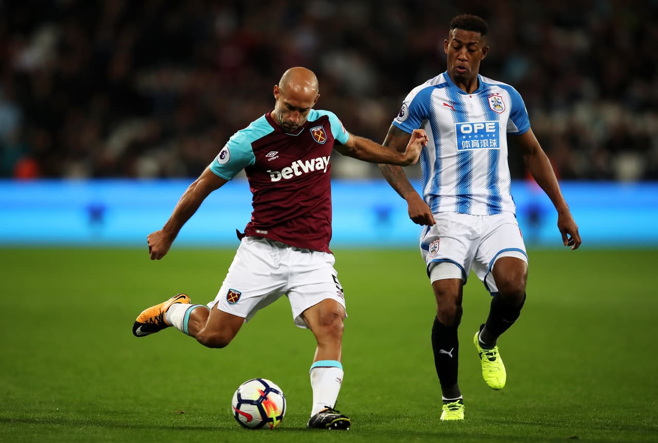 Pablo Zabaleta era el hombre que surtía al delantero con balones desde el costado.