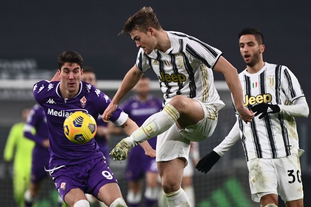 En la primera mitad Vlahovic (3’) adelantó a los visitantes con gol de vestidor y Cuadrado (18’) dejó a Juventus con diez hombres. Sandro (76’) hizo autogol y la ventaja crecía. Cáceres (81’) selló la goleada. Fue el último partido del año para ambos conjuntos.