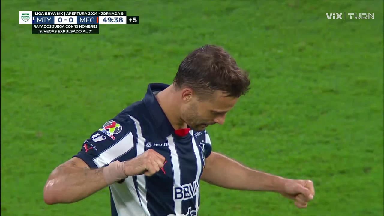 ¡Disparo de Canales! El español cerca de anotar al descanso